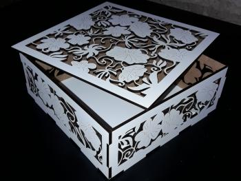 Caja blanca calada